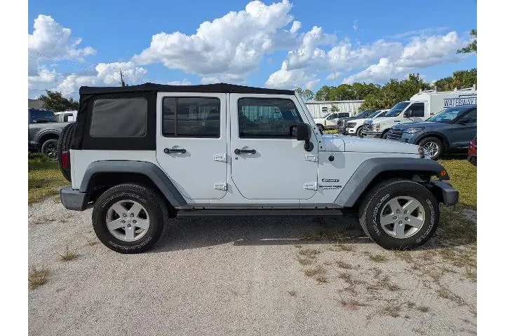 $21884 : Jeep Wrangler JK Unlimited 2 image 3