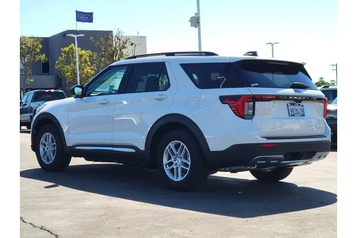 $37988 : Ford Explorer 2025 Active 4d image 2