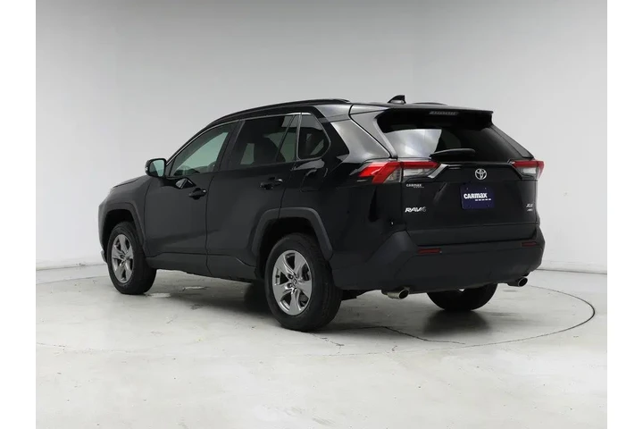 $29998 : Toyota RAV4 2023 AWD XLE 4dr image 2