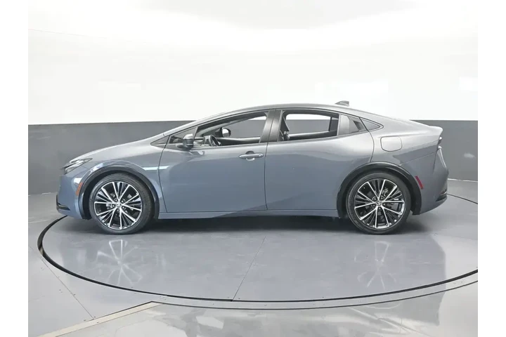 $26996 : Toyota Prius 2023 LE 4dr Hat image 3