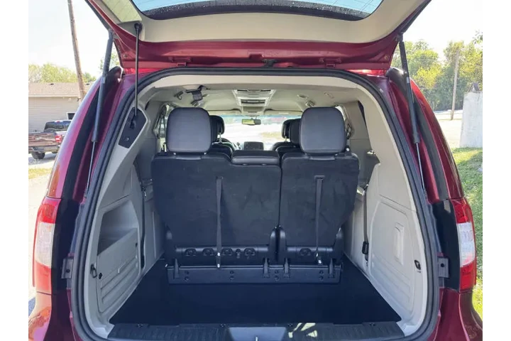 $6999 : 2014 Town and Country Touring image 7