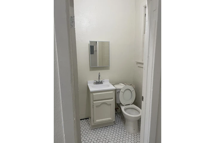 $1400 : Espacio Comercial image 3