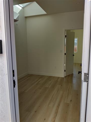 $2400 : Apartamento 1 Rec /1 Bano image 2