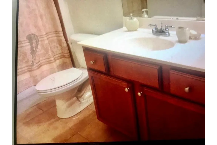 $950 : Cuarto con baño Privado image 5