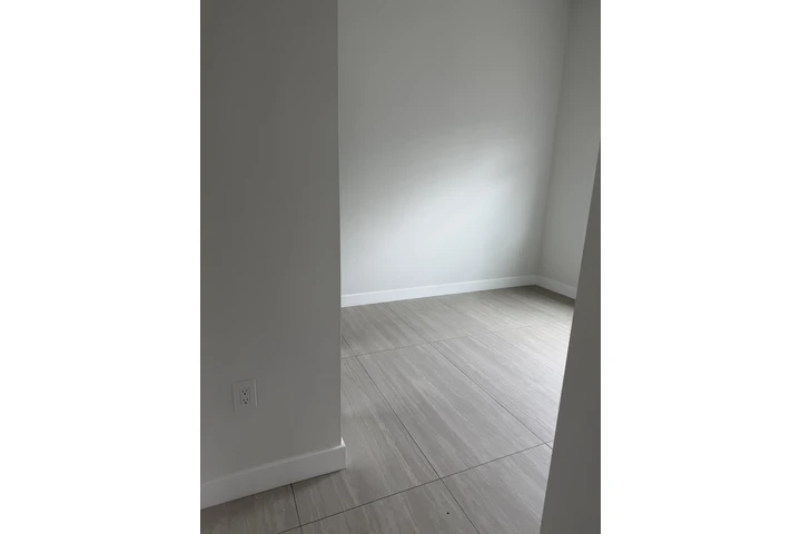 $1300 : Cuarto Con baño compartido image 1