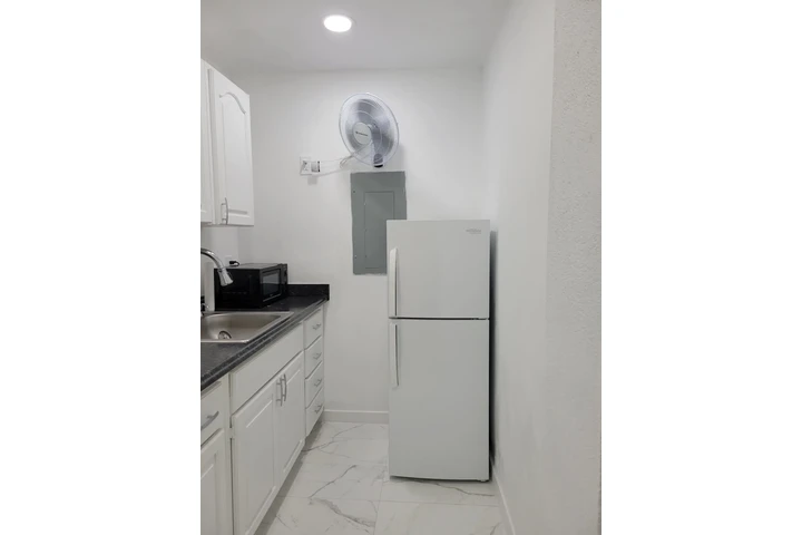 $1600 : Se renta efficiency image 5