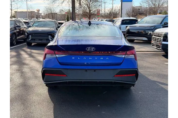 $22040 : Hyundai ELANTRA 2026 SE 4dr image 6