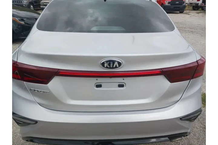 $11500 : 2019 Forte LXS image 3