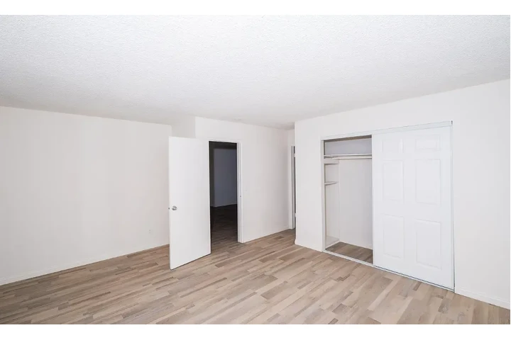 $2295 : Pioneer 2 Bd 1 Bath $2,295 image 5
