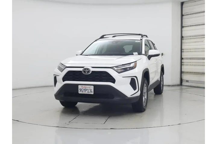 $33998 : Toyota RAV4 2023 AWD XLE 4dr image 4