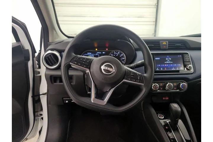 $18998 : Nissan Versa 2025 SV 4dr Sed image 10