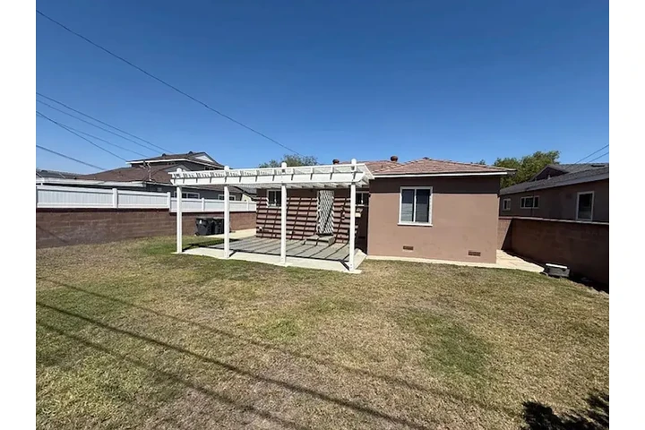 $900 : Beautiful Home...LAKEWOOD,CA image 7