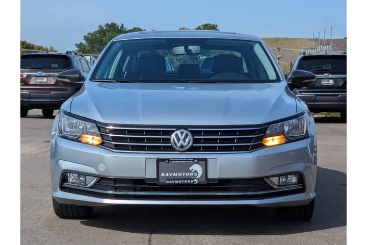 $14975 : 2019 Passat Wolfsburg image 8