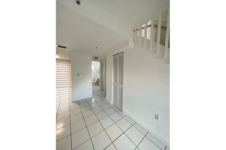 $2500 : Townhouse image 3