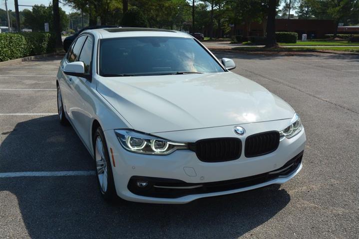 2016 BMW 3 Series 328i image 4