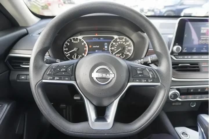 $20488 : Nissan Altima 2024 2.5 SV 4d image 10