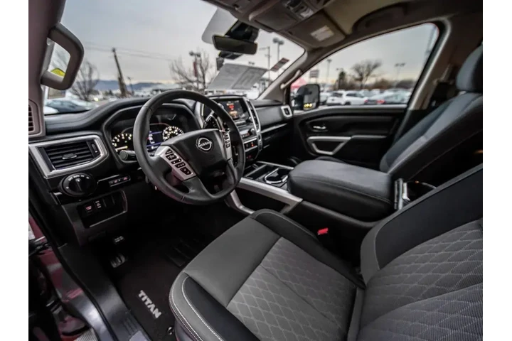 $38988 : Nissan Titan 2024 4x4 SV 4dr image 9