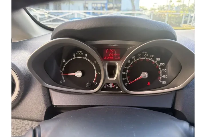 $3000 : Ford Fiesta 2013 SE 4dr Hatc image 6