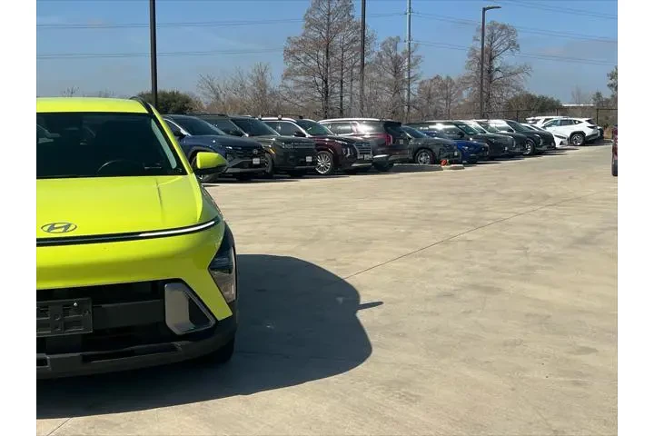 $18998 : Hyundai KONA 2024 SEL 4dr Cr image 3