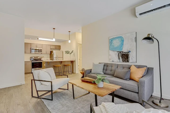 $1300 : Spacious 1BR 1BA 1300 image 7