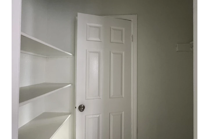 $1400 : 3051 Leeward/Single /Noparking image 5