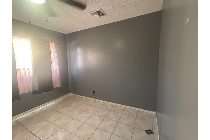 $850 : Se renta cuarto image 3