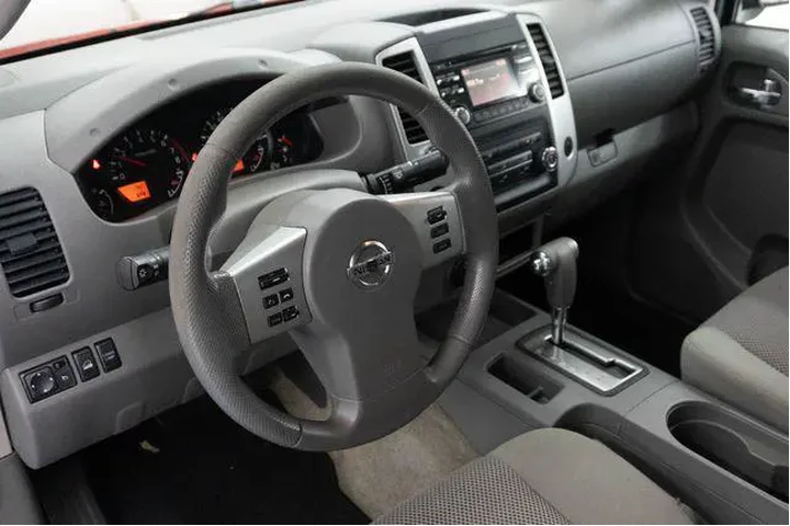$15000 : Nissan Frontier 2014 4x4 SV image 3