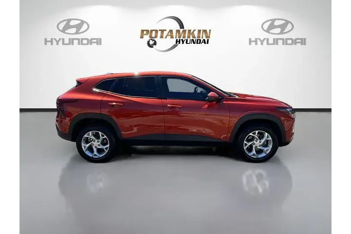 $17753 : Chevrolet Trax 2024 LS 4dr C image 4