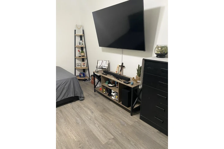 $1800 : 1Bedroom Apartment Riverside image 7