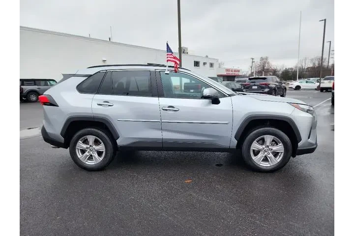 $27999 : Toyota RAV4 2022 AWD XLE 4dr image 8