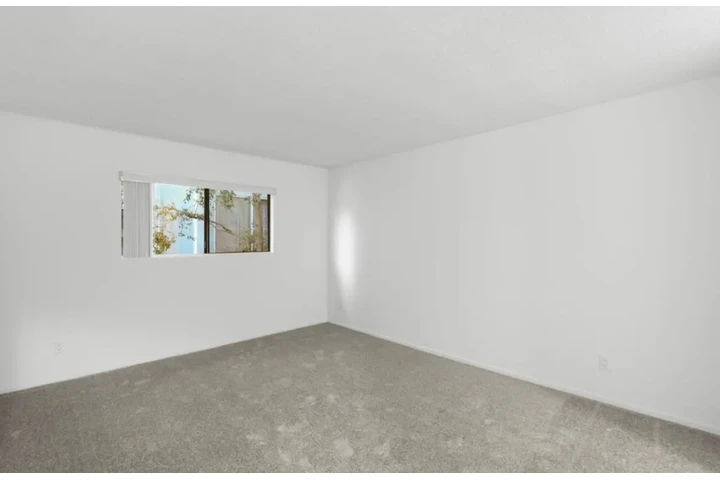 $1500 : 1 Bed 1 Bath Apt in Carson image 7