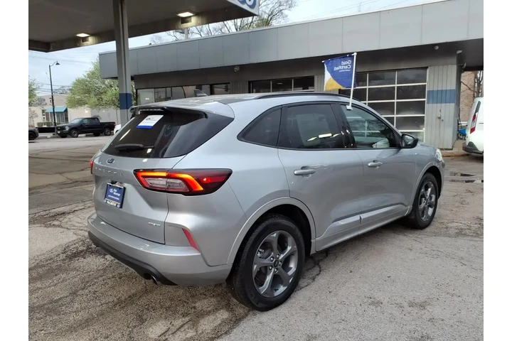 $25716 : Ford Escape 2023 AWD ST-Line image 3