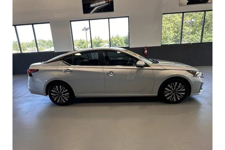 $20295 : Nissan Altima 2023 2.5 SV 4d image 7
