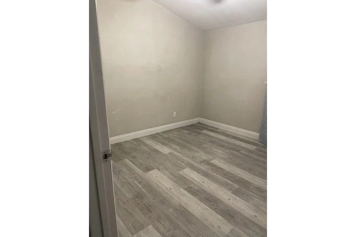 $1000 : Renta image 2