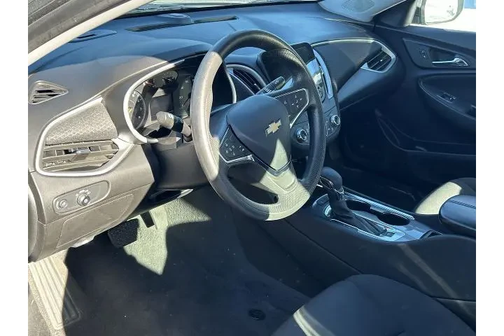 $16584 : Chevrolet Malibu 2024 LT 4dr image 10