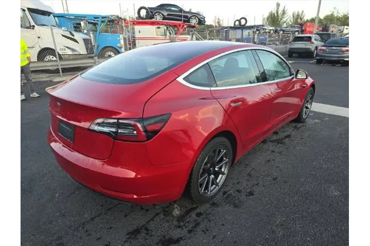 $15990 : Tesla Model 3 2018 Mid Range image 4