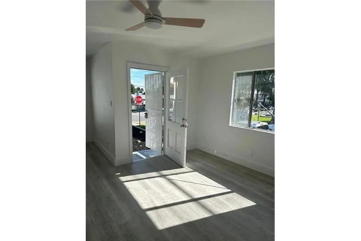 $1200 : Encantadora casa 2 cama image 7