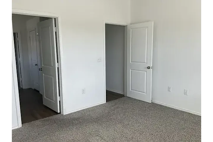 $1300 : Affordable Apartments image 6