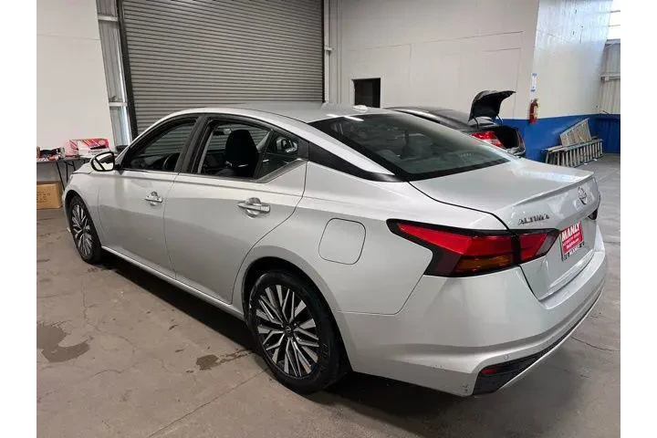 $17957 : Nissan Altima 2023 2.5 SV 4d image 5