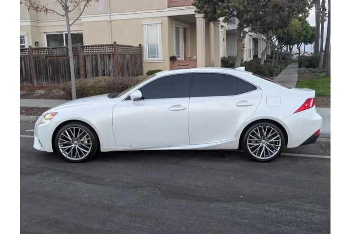 $15988 : 2014 IS 250 Sport image 9