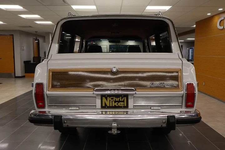 $69988 : 1987 GRAND WAGONEER image 5
