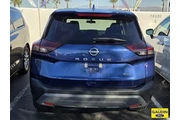 $19997 : Nissan Rogue 2023 SV 4dr Cro thumbnail
