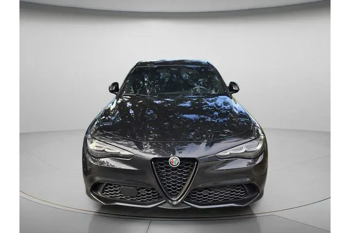 $29987 : Alfa Romeo Giulia 2024 Veloc image 3