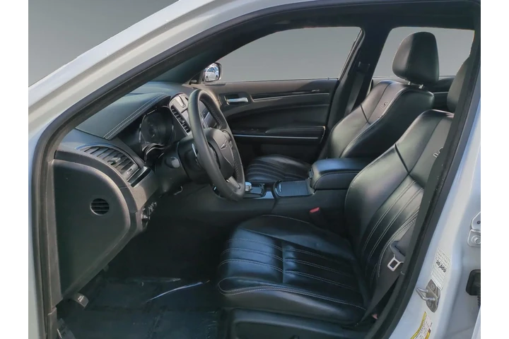 Chrysler 300 2023 S V6 4dr S image 9