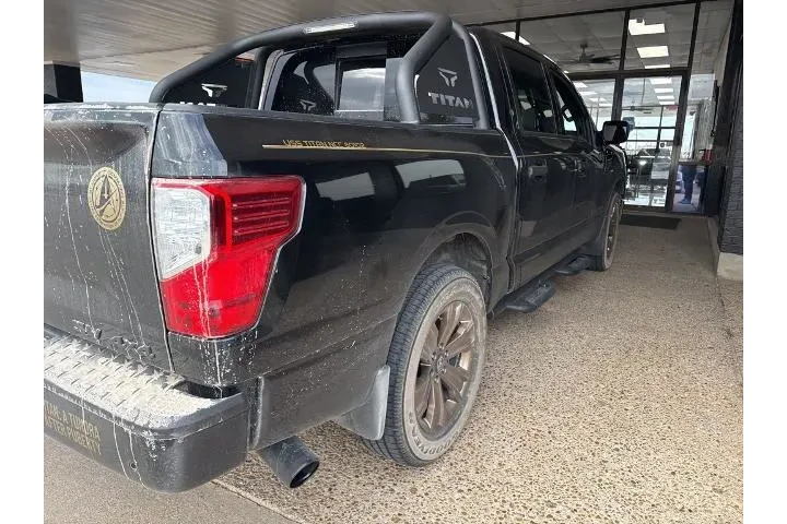 $37262 : Nissan Titan 2024 4x4 SV 4dr image 5