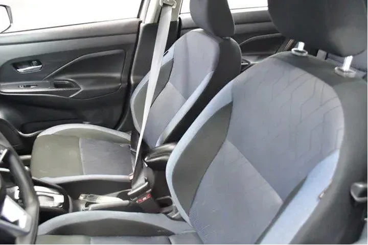 $17994 : Nissan Versa 2025 SV 4dr Sed image 9