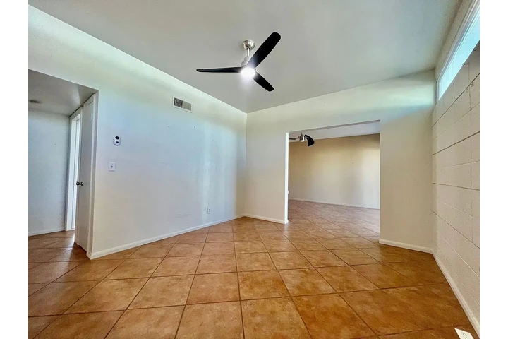 $1000 : 3 spacious bedrooms for rent image 5