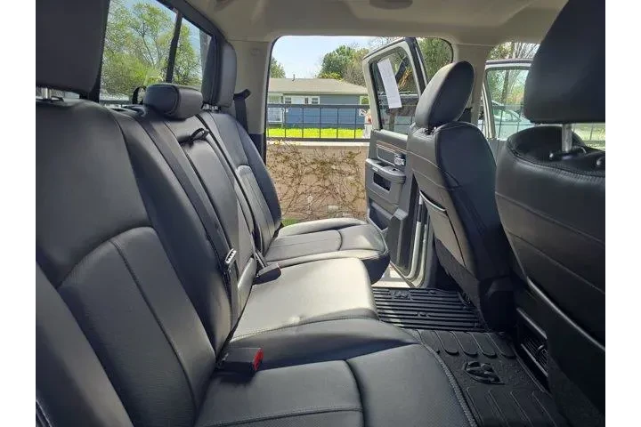 $29995 : Ram 1500 2018 4x4 Laramie 4d image 10