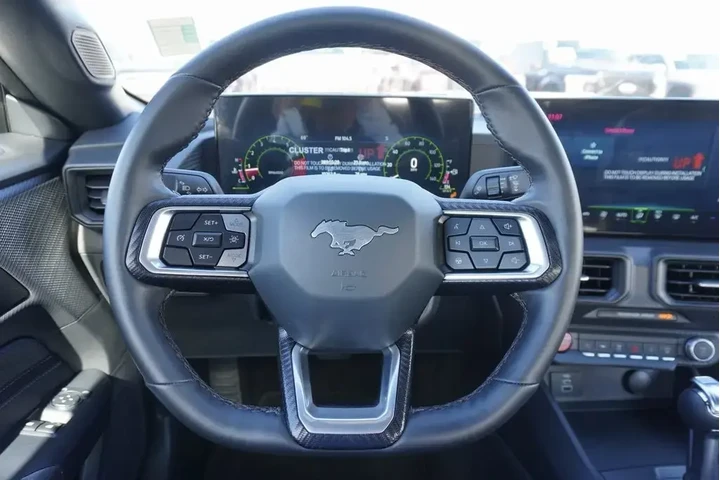 $25988 : Ford Mustang 2025 EcoBoost 2 image 10