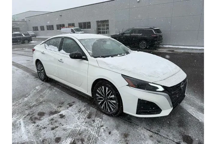 $22978 : Nissan Altima 2025 2.5 SV 4d image 2
